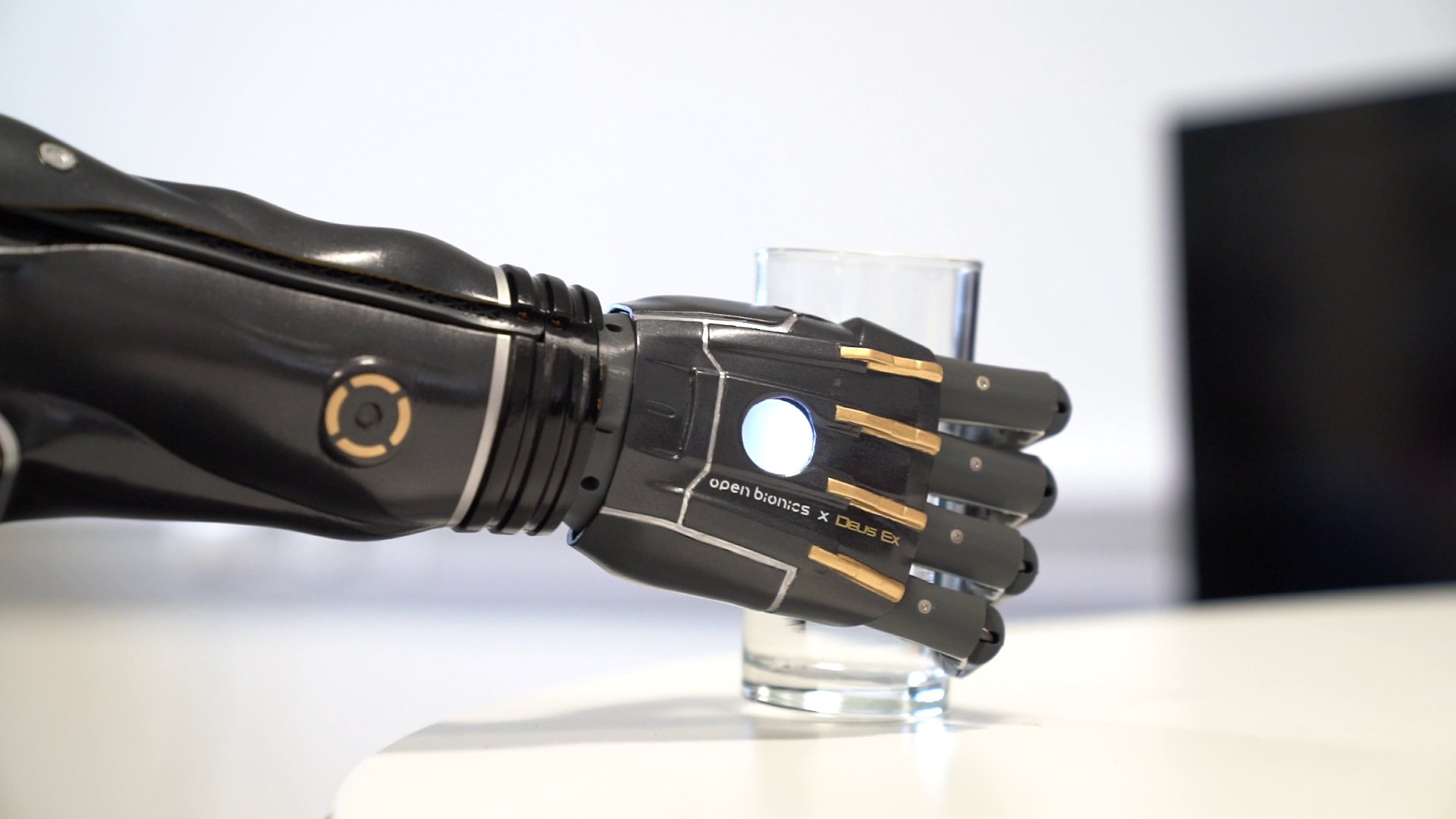 Новые изобретения. Open Bionics протезы. Протез Hero Arm от open Bionics. Open Bionics протезы рук. Бионическая рука ILIMB.